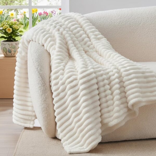 Fluffy Fleece Throw Blanket - Cream White Sofa Throw Soft Cosy Warm Small Blankets for Single Bed, Ideal